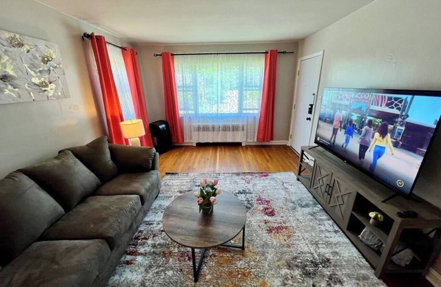 Just Peachy King Apartment 4