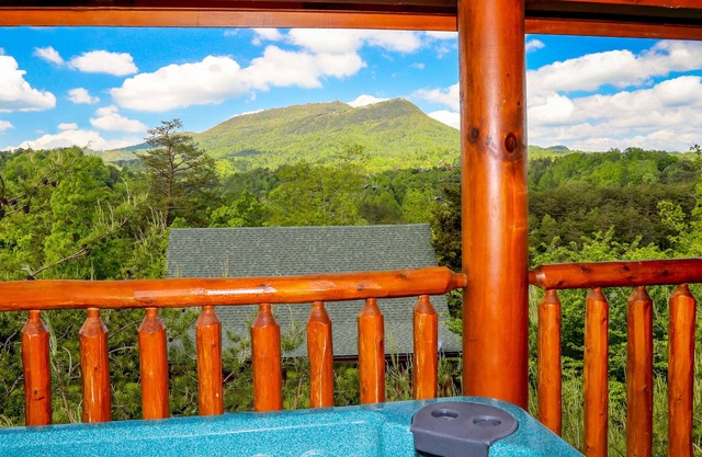 Just Renovated, Gated Resort, Mini-Golf, WiFi, Pools, Game Loft & What a View!