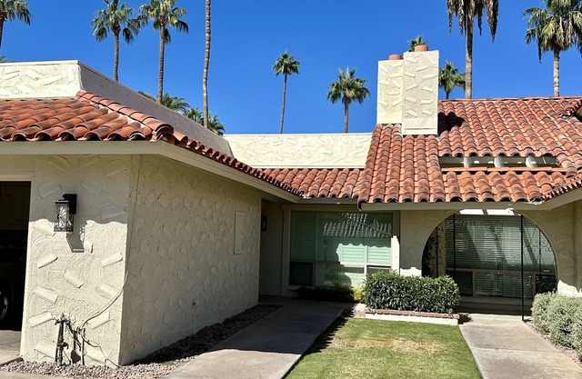 Just renovated beautiful townhouse in the heart of Scottsdale