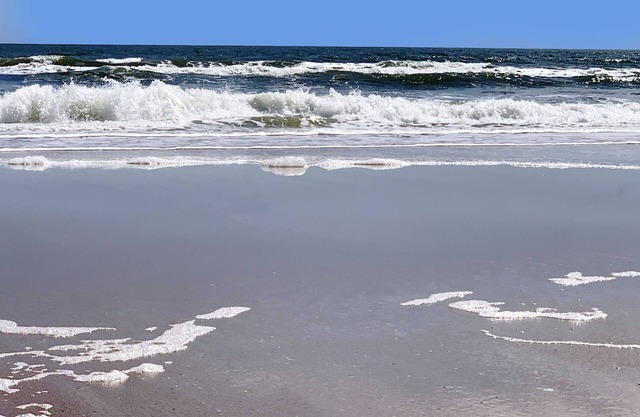 Just Updated - Beach Side Spacious Ground Floor Flat Condo - steps to the beach!