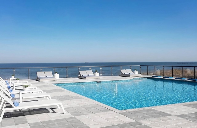 Just What You Were Looking For! Pool, Close to Virginia Beach Fishing Pier