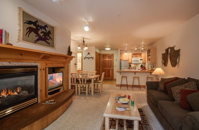KABINO: Community Hot Tub Near Grand Targhee Resort Electric Grill Sleeper Sofa