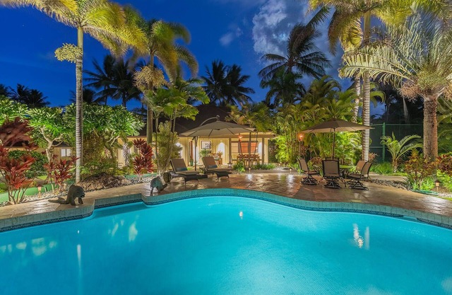 Kailua Shores Estate by Gather: Luxury w/Pool, Spa, AC & Breathtaking Views