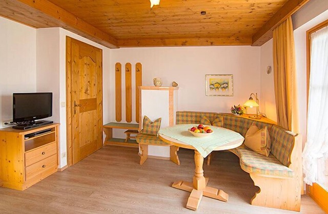 Kaiserblick Zwei-Raum-Ferienwohnung, 38m², Balkon, extra Küche, Wohn-Schlafraum getrennt