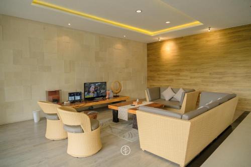 Kamala Plantation View Villa 10 bedrooms with a private Infinity pool and Billiard