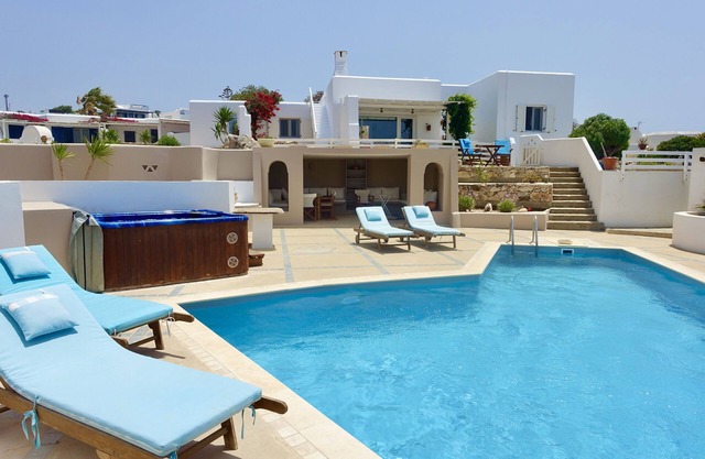 Kamari Villa-M: amazing views! with private swimming pool & outdoor spa-Jacuzzi