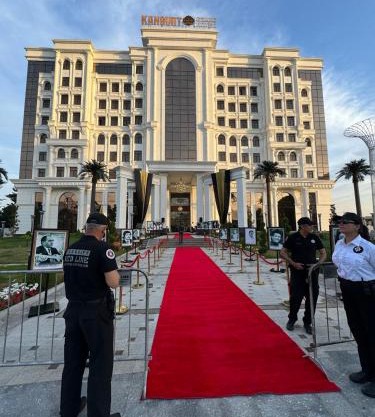 KANGURT Grand Hotel