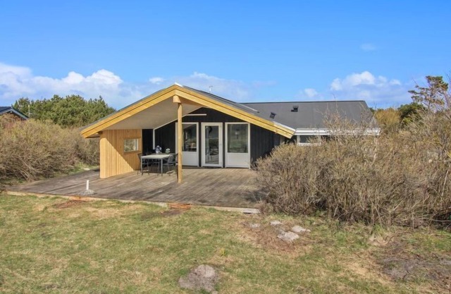 "Kari" - 900m from the sea by Interhome
