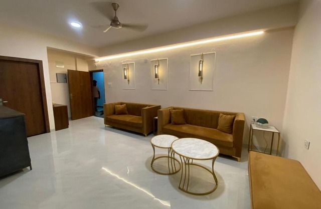 Kashi Abode Centrally located Modern 3bhk Apartment at Varanasi by Roamhome