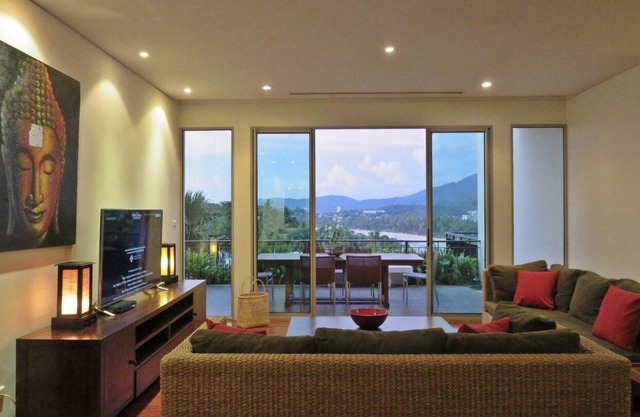 Kata Beach 3 bedrooms, sea views, private pool, walk to the beach!
