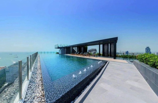 Kaws Theme - Luxury Seaview High Floor l Infinity Pool l Central Pattaya n