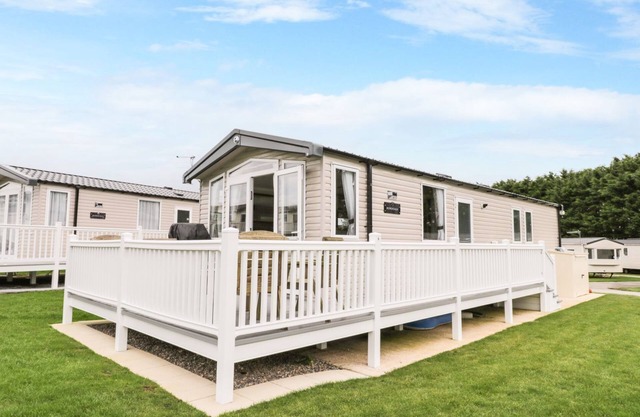 KELLY'S RETREAT, family friendly, country holiday cottage in Cayton