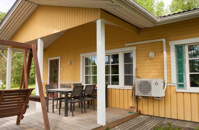 Keltalilja by Interhome