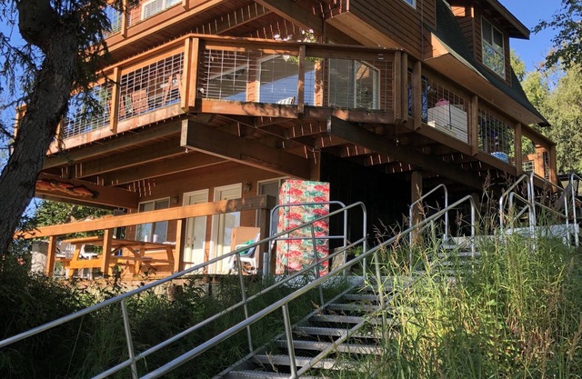 Kenai Riverfront Chalet Centrally Located on the Kenai Peninsula