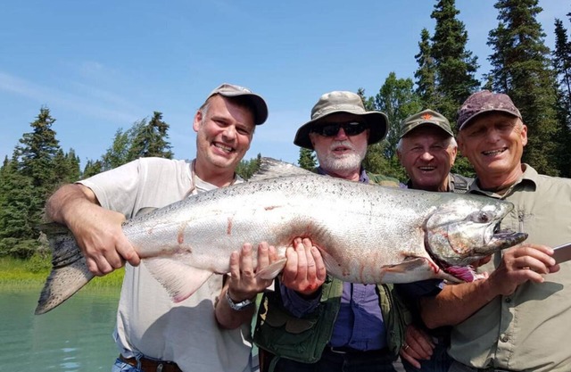 KENAI RIVERFRONT PROPERTY World's Best Sockeye Fishing from our walkways!