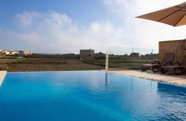 Kenn Holiday Home 4 bedrooms with private pool
