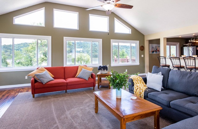 Kentucky Riverfront Retreat--Beautiful River Views, Near Ark Encounter and park!