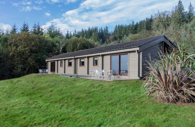 Keppoch Lodge - a cabin that sleeps 4 guests in 2 bedrooms