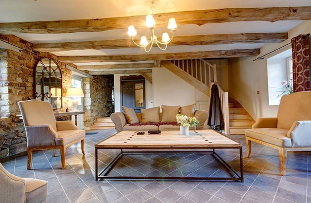 KERJOSEPH charming longère near Auray, Carnac and Erdeven, heated swimming pool