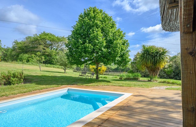 KERMARIA charming longère near Auray, Carnac and Erdeven, heated swimming pool