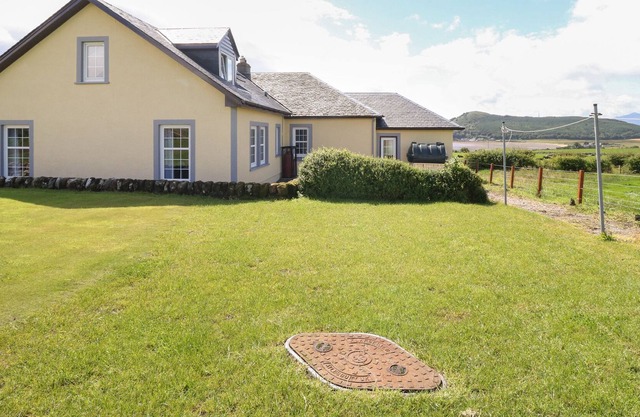 KERRYTONLIA COTTAGE, family friendly in Rothesay, Isle Of Bute