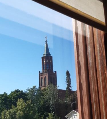 Keskustan kaksio parvekkeella, ilmastoitu.
