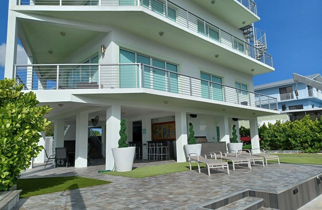 KEY LARGO WATERFRONT RETREAT'