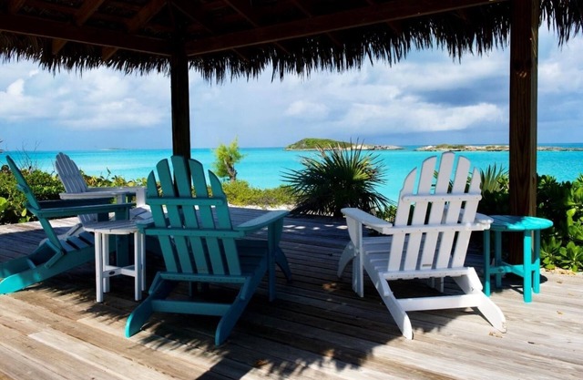 KeyLime Cottage: Beachfront vacation house, Tropic of Cancer beach, Little Exuma