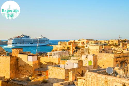 Kharmen A 1565s House with Seaviews