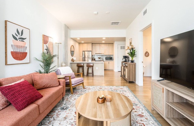 King Bed, Coffee Bar, Free Parking, Hot Tub