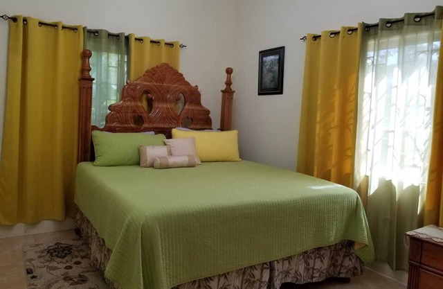 King Bed/Entire Ensuite Apartment