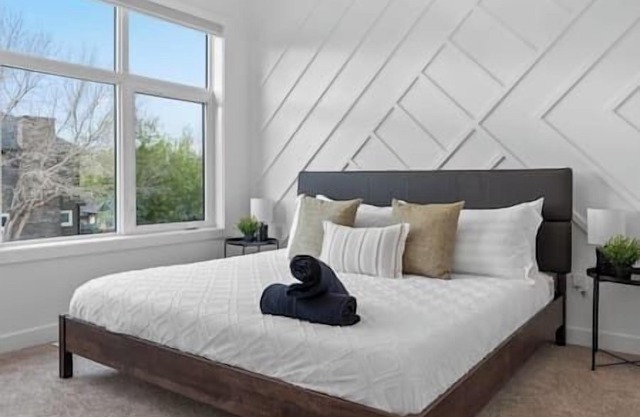King Bed | Ping Pong | 3BR | Garage | AC |Backyard