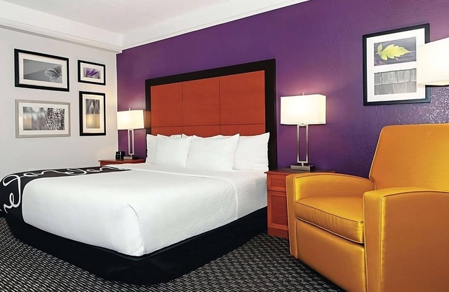 King Bed Room at La Quinta Inn & Suites by Wyndham Ontario Airport