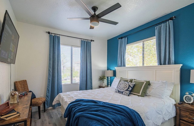 King Beds⟫ Swim& Relax⟫ Shop⟫ Dine》DT Tempe 2.5 Mi
