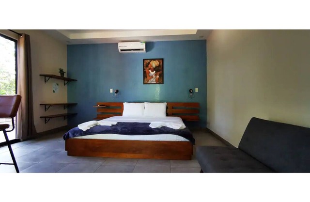 King Size Bed Cozy Studio Full Kitchen Near Beach - 204