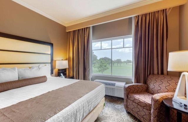 King Room Near Curtiss Mansion MIA