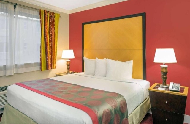 King Room Near McDonald's MIA