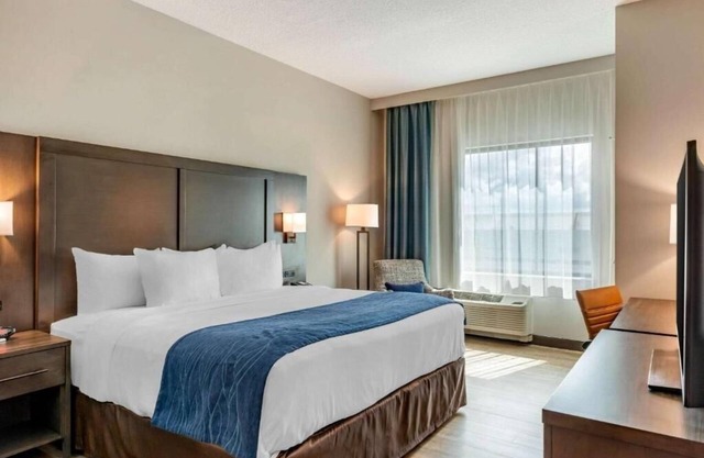 King Room Near Ram Air Sales MIA