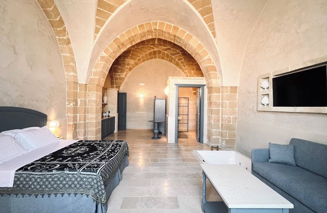 King Room with Private Jacuzzi in Historic House - Borgo Don Ciccio