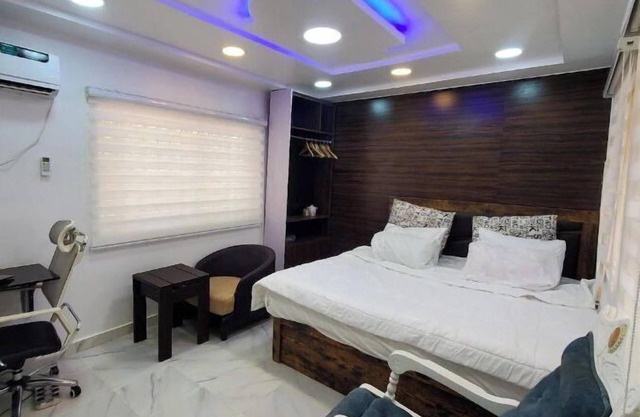King's court luxury Suite #2