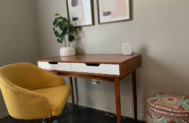 KING | Smart TV |*Garage*| W/D Work station PDC