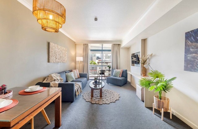 King Suite Dreams Poolside Living on the Esplanade