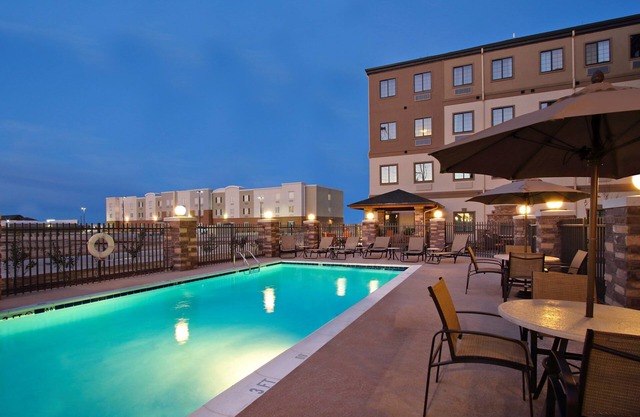King Suite. Free Breakfast. Outdoor Pool. Gym. Near the University of Texas Permian Basin!
