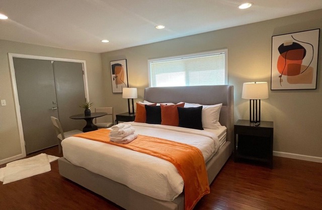 Kingbeds*Spacious*Parking*W/D included