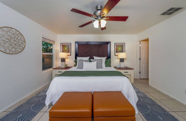 KINO/Sleeps 8/4 BR/2 BA/Garage/Fenced