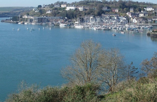 Kinsale, 2 Bed holiday apartment, stunning harbour views and private parking