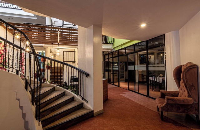 Kiwi Hotel