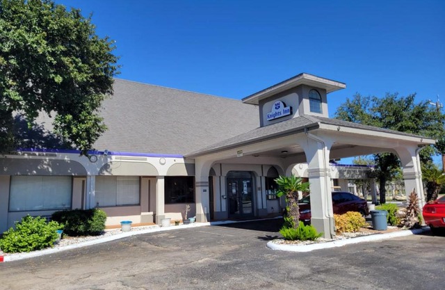 Knights Inn San Antonio near Frost Bank Center
