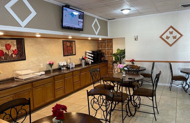 Knights Inn & Suites Emporia