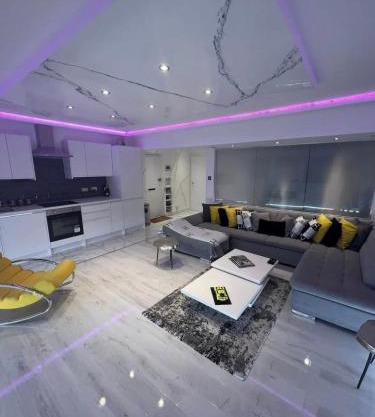 Knightsbridge 2 bedroom apartment overlooking Harrods